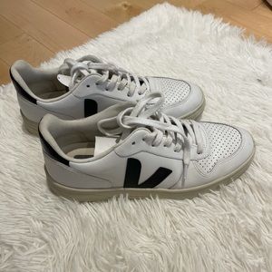 Veja sneakers size 8-8.5 euro 39